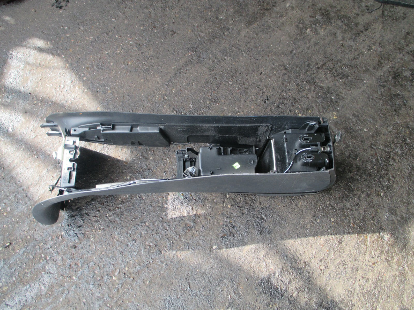 VOLVO C30 2012 HATCHBACK ARMREST WITH CENTRE CONSOLE 30755374