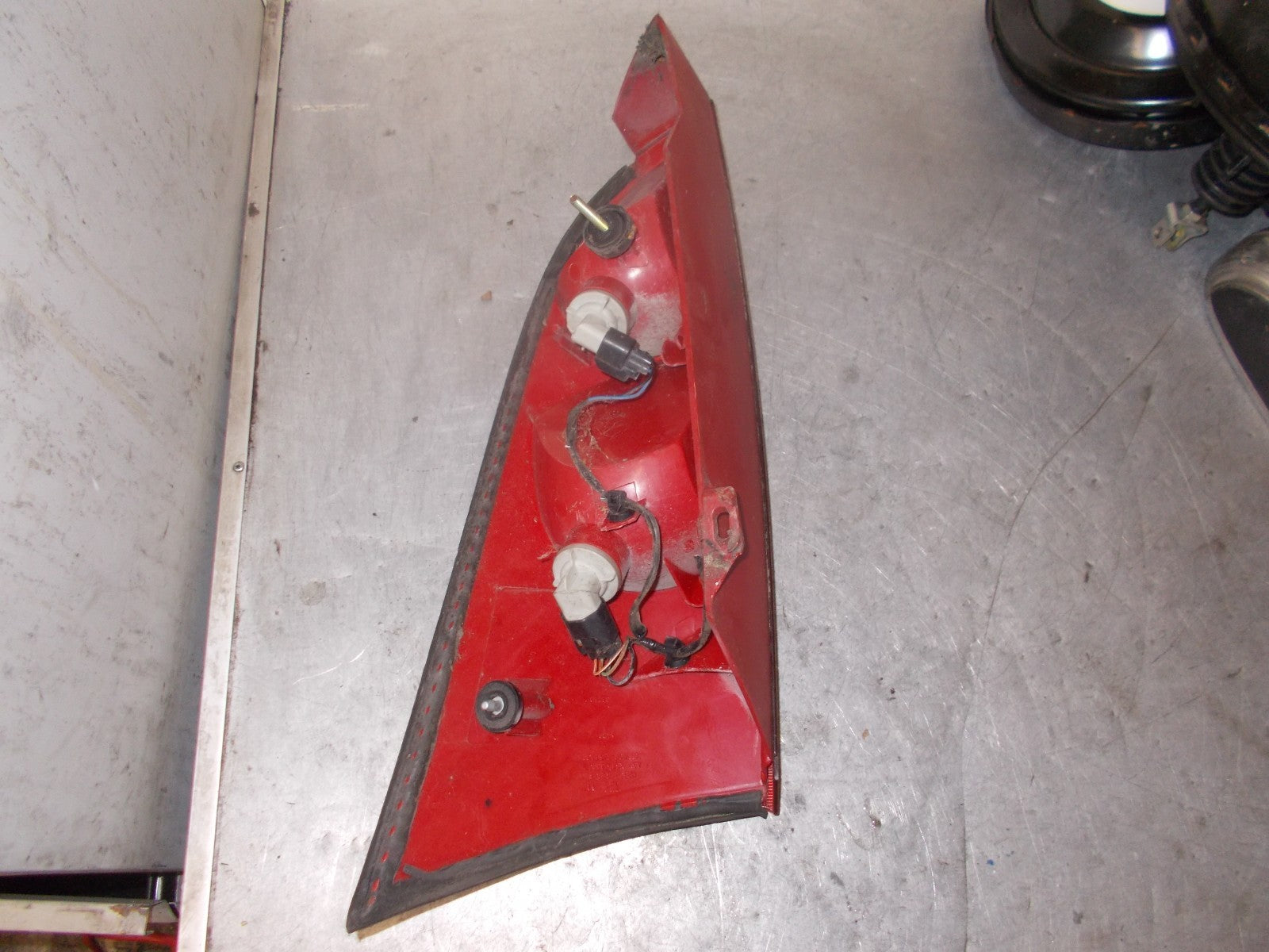 FORD FOCUS 2003 MK1 OSR DRIVER SIDE REAR LIGHT TAIL LIGHT