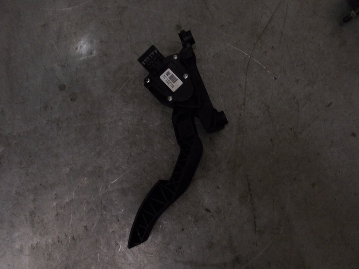 KIA RIO UB MK3 2015 1.4 ACCELERATOR THROTTLE PEDAL