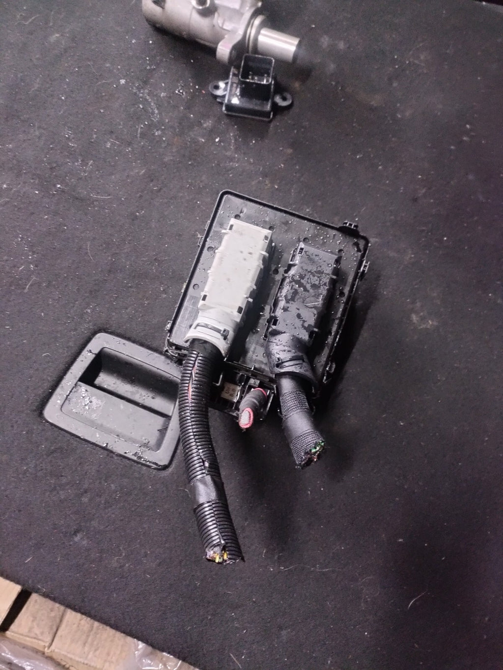 FORD TRANSIT 350 MK8 2021 FUSE JUNCTION BOX KK3T14D068CE
