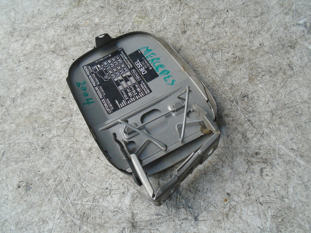 MERCEDES BENZ E CLASS W211 2004 FUEL FILLER FLAP