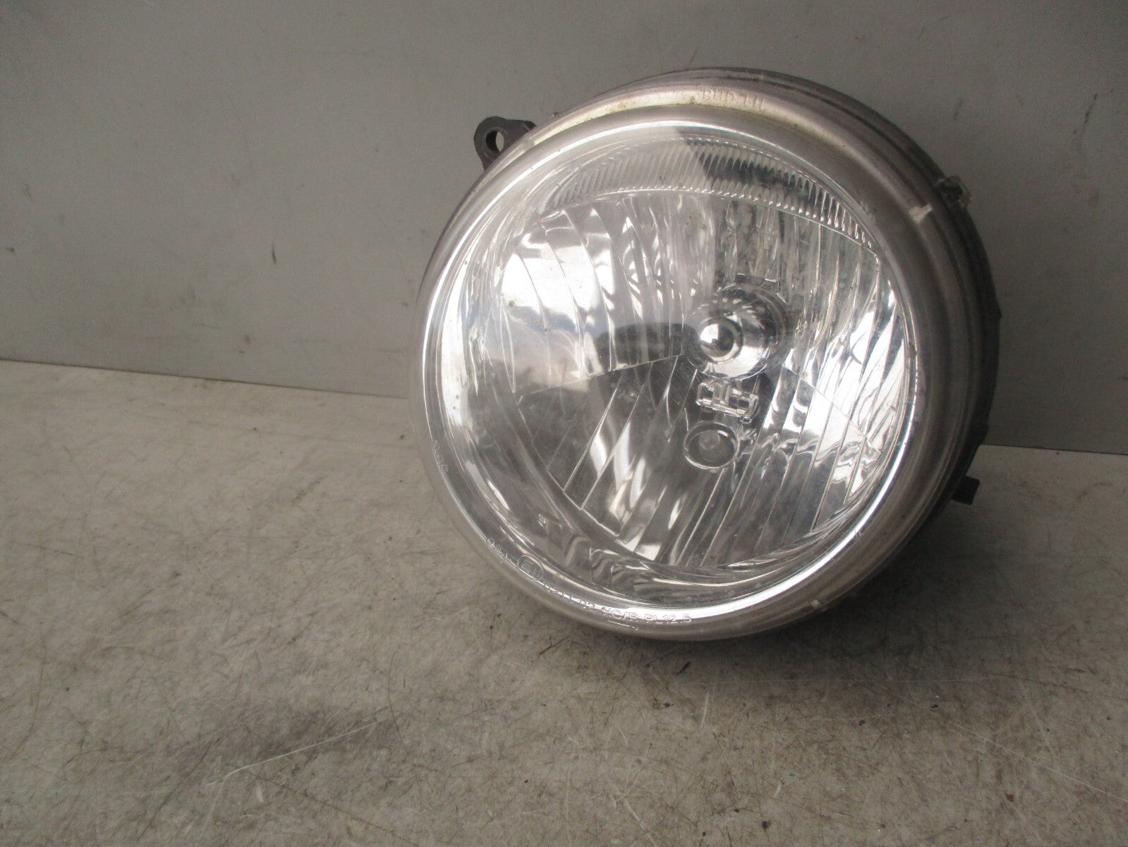 2006 JEEP CHEROKEE MK3 NSF PASSENGER SIDE FRONT LEFT HEADLAMP HEADLIGHT 05210156