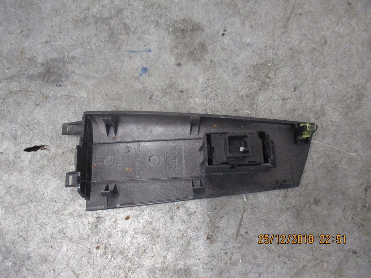 TOYOTA COROLLA 2005 NSF PASSENGER SIDE FRONT WINDOW SWITCH 7423202300