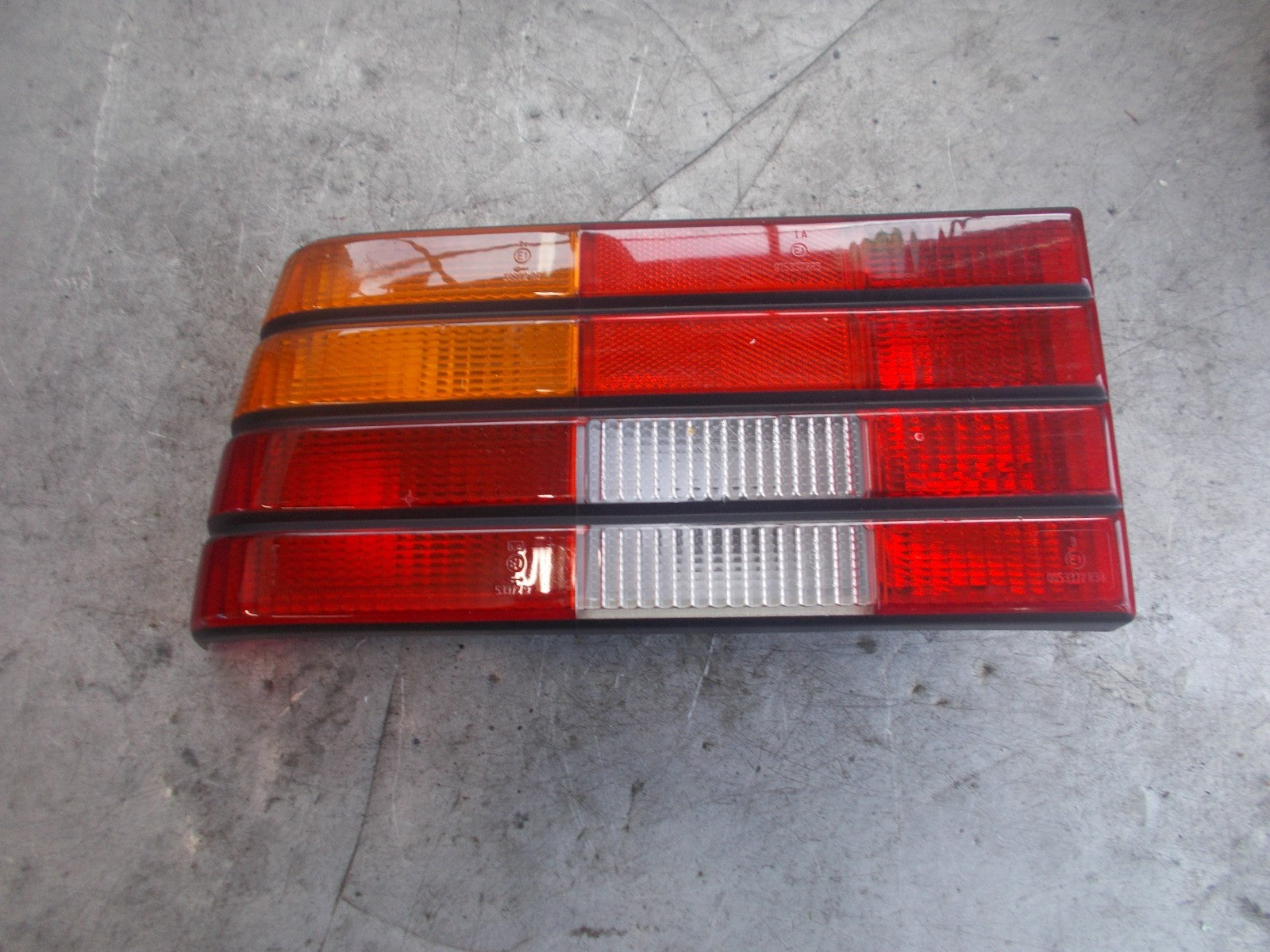 VAUXHALL CAVALIER MK2 1981-1988 NSR PASSENGER REAR LIGHT LENS 395.767 GENUINE OE