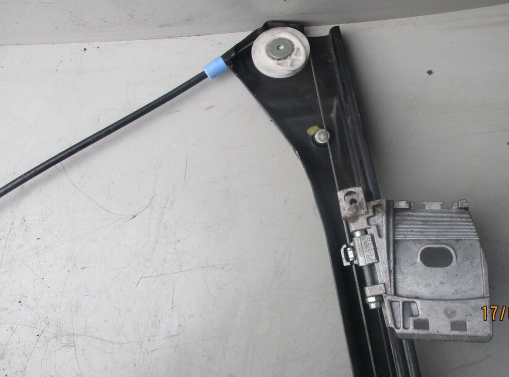 BMW E46 COUPE 3 SERIES NSF PASSENGER FRONT WINDOW MOTOR REGULATOR 676283620630