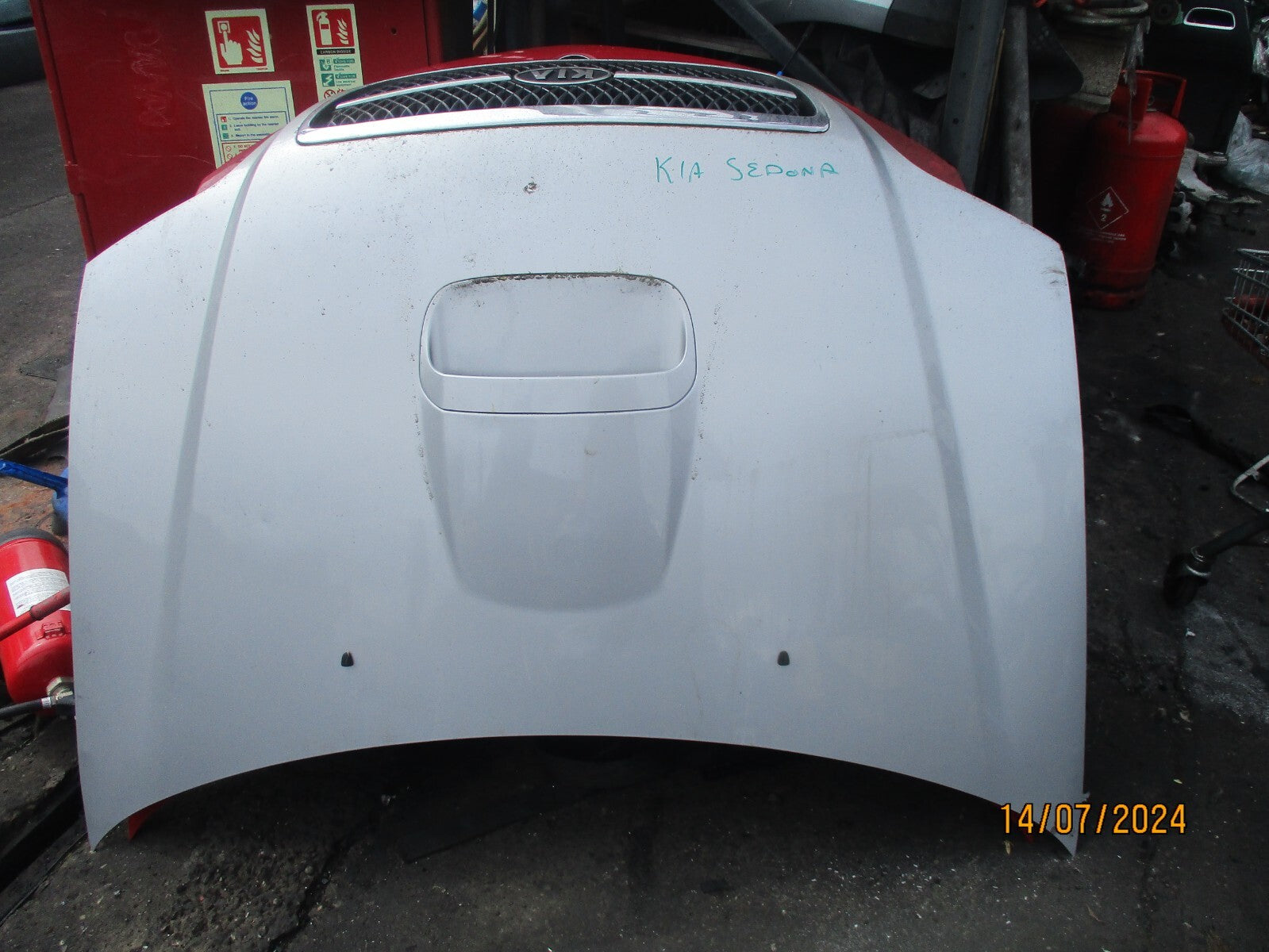KIA SEDONA 2006 MK1 FRONT COMPLETE BONNET HOOD SILVER