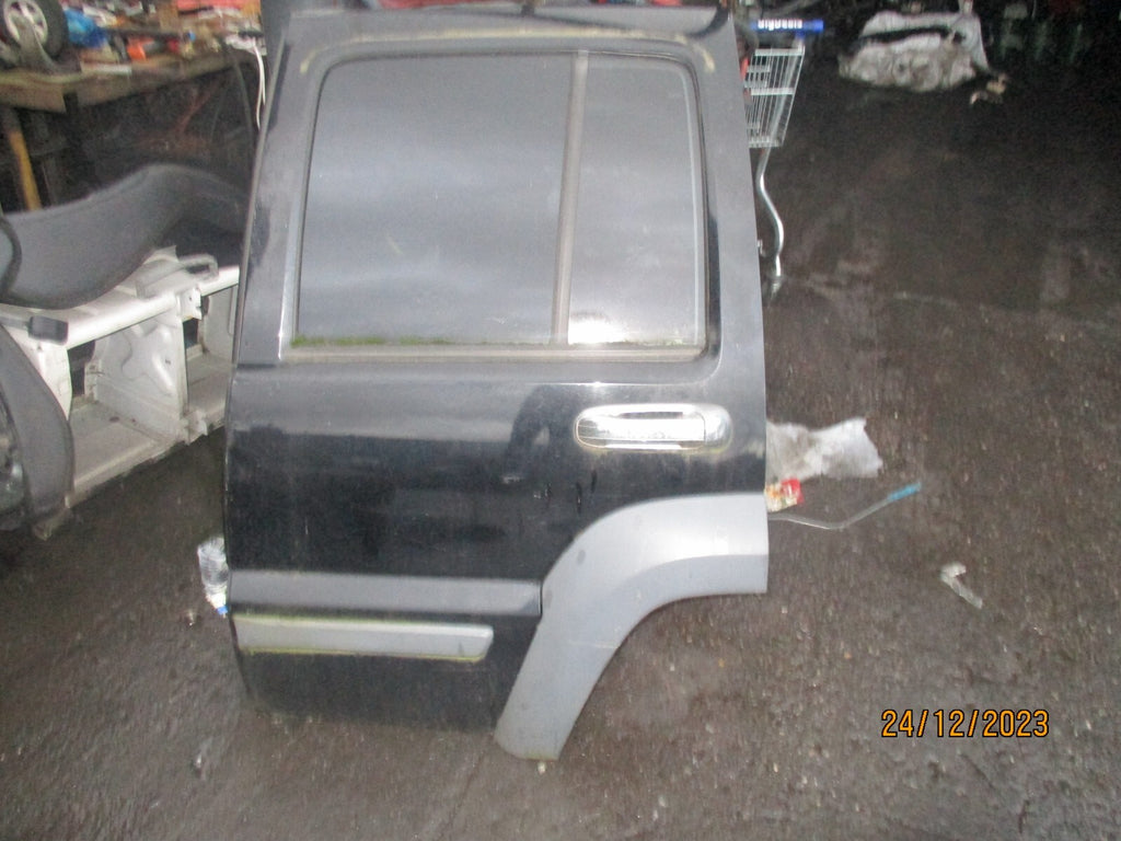 2006 JEEP CHEROKEE MK3 NSR PASSENGER SIDE REAR COMPLETE DOOR BLACK