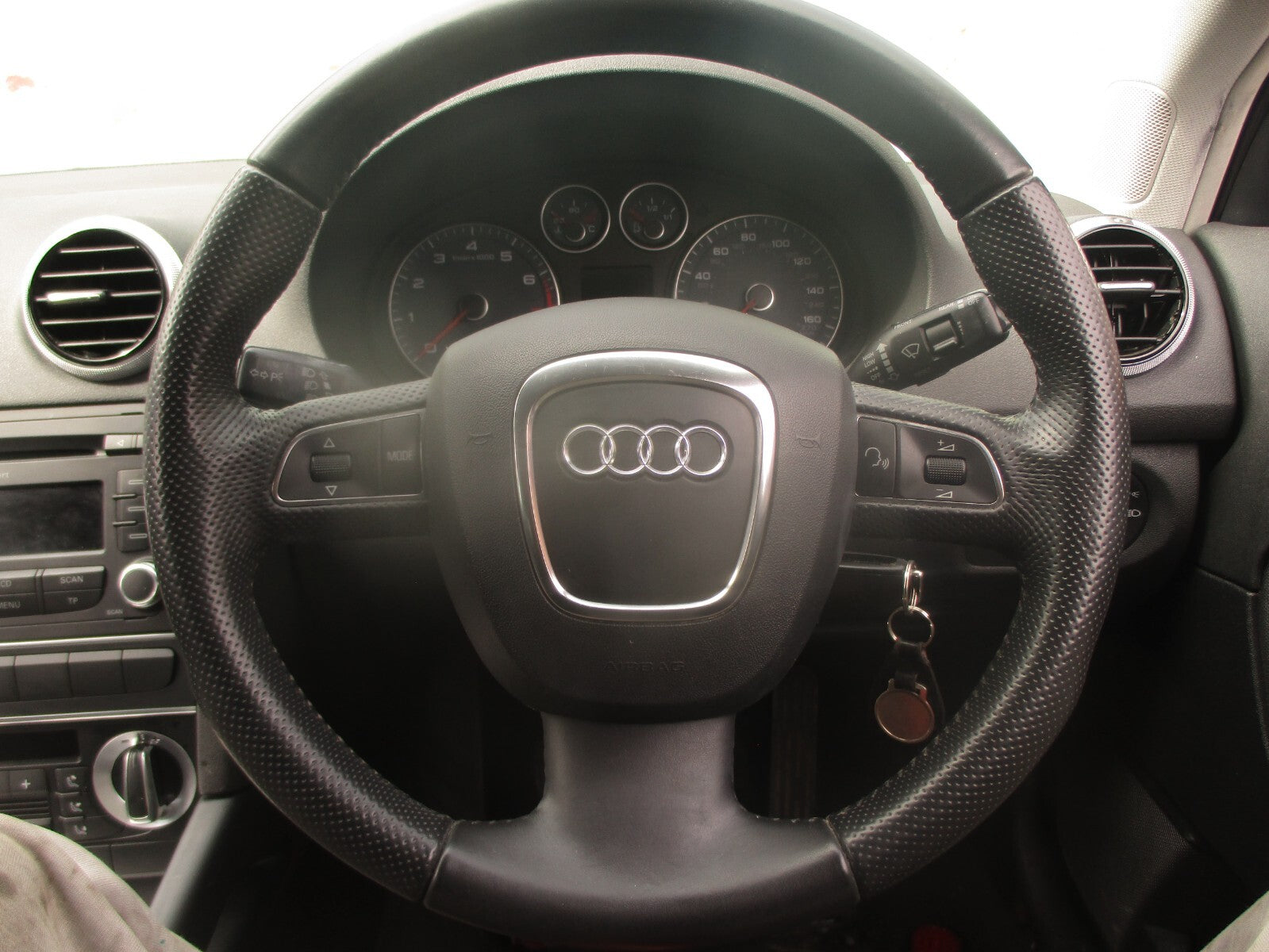 2012 AUDI A3 8P 5 DOOR FACELIFT FRONT 3 SPOKE MULTIFUNCTION STEERING WHEEL