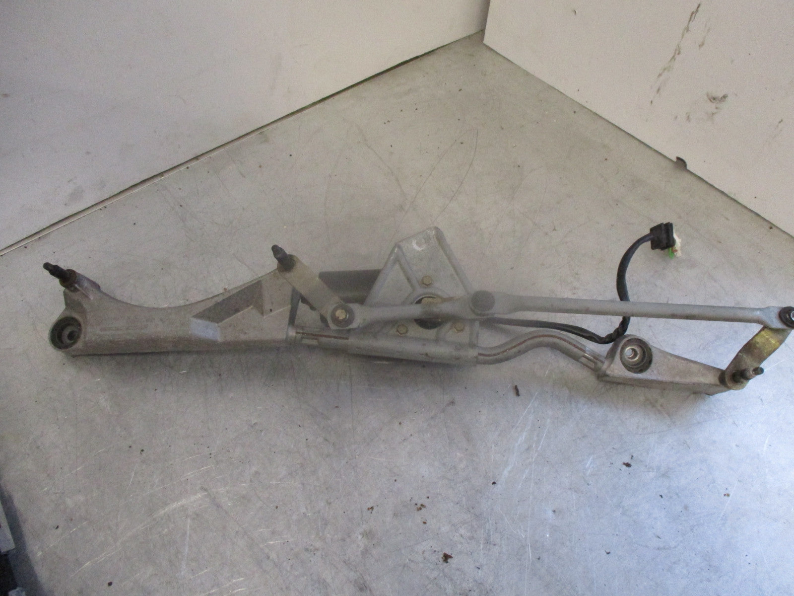 2002 MERCEDES C CLASS COUPE W203 FRONT WIPER MOTOR AND LINKAGE A2038200442