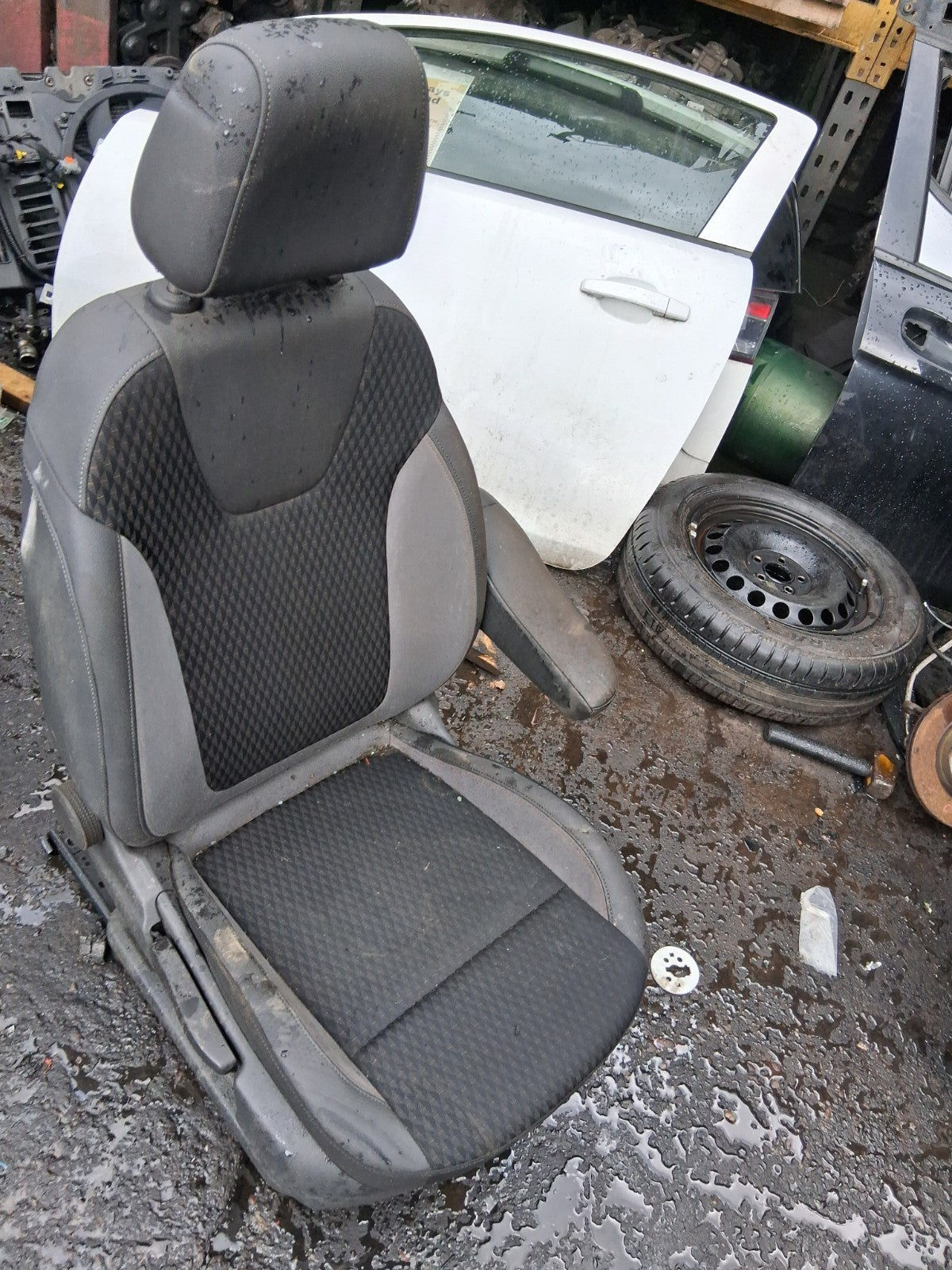 VAUXHALL CROSSLAND X 2018 OS DRIVER SIDE FRONT COMPLETE SEAT FABRIC WITH ARMREST