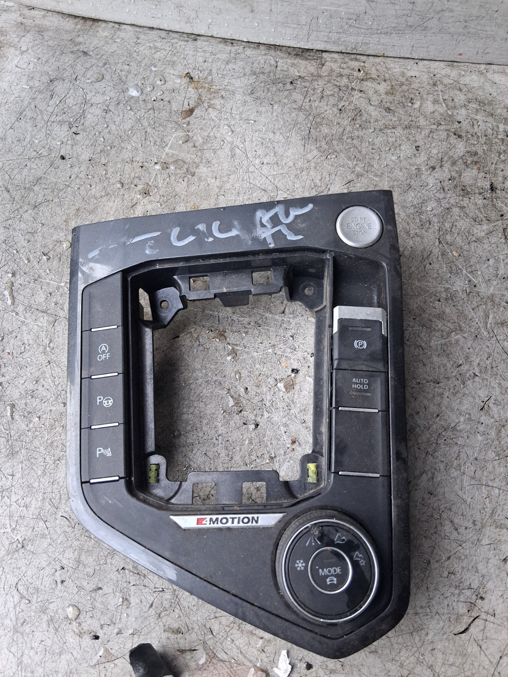 2023 VW VOLKSWAGEN TIGUAN GEARSTICK SURROUND TRIM 5NA927531A