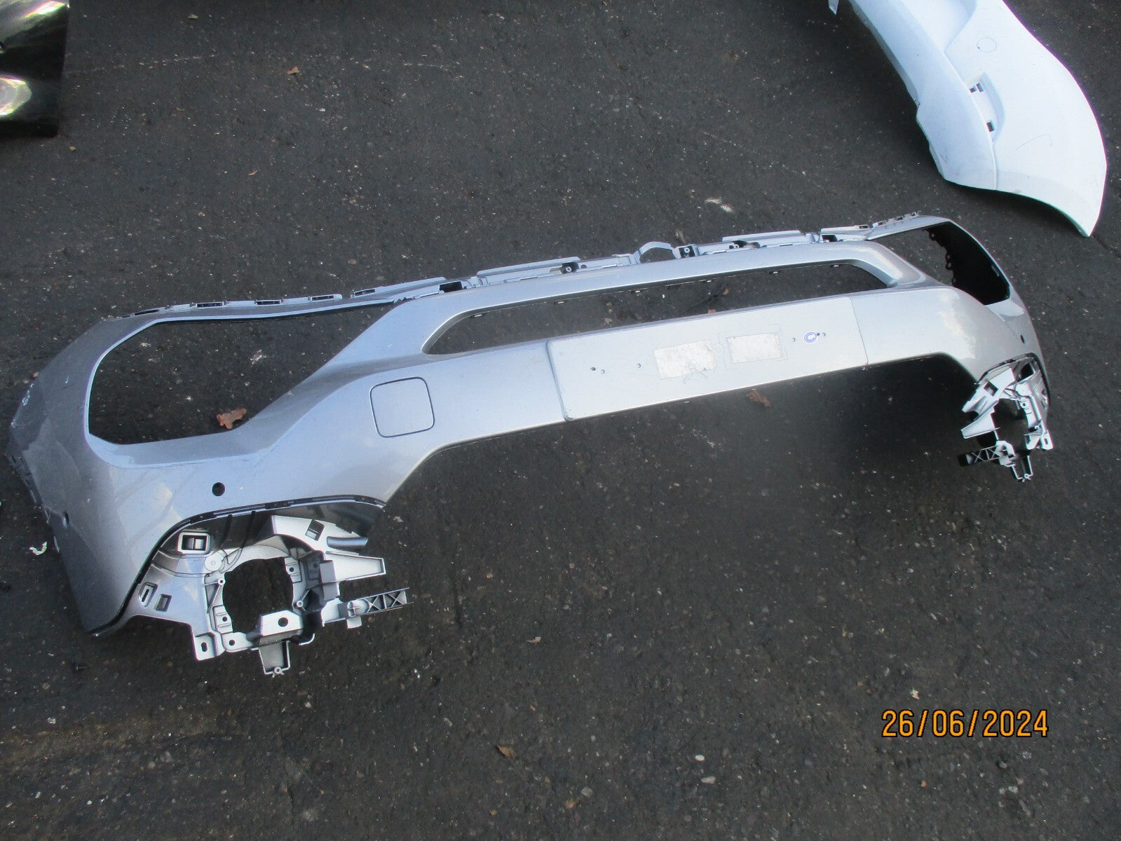 CITROEN C4 MK3 2022 FRONT UPPER BUMPER SILVER