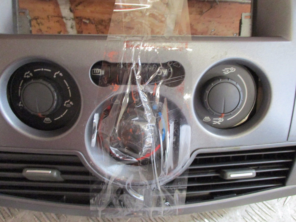 RENAULT MEGANE SCENIC MK2 2004 1.6 GENUINE HEATER CONTROL & SURROUND 69427013