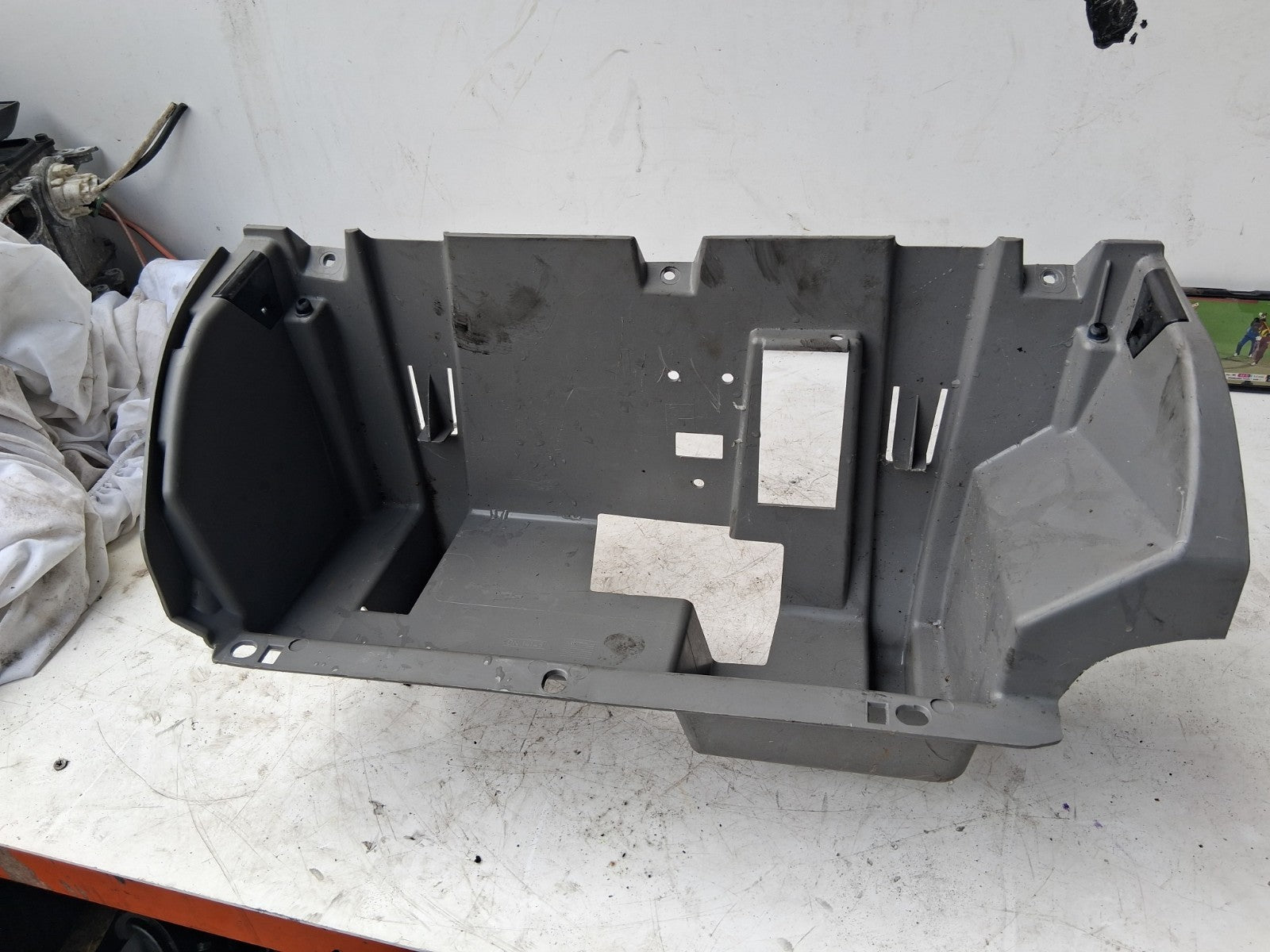 2016 MERCEDES SPRINTER W906 GLOVEBOX STORAGE COMPARTMENT OUTER FRAME A9066800491