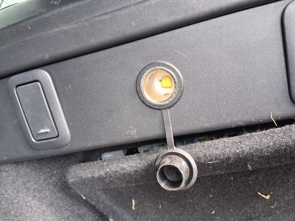 2024 RANGE ROVER VELAR P400e REAR BOOT 12 V SOCKET