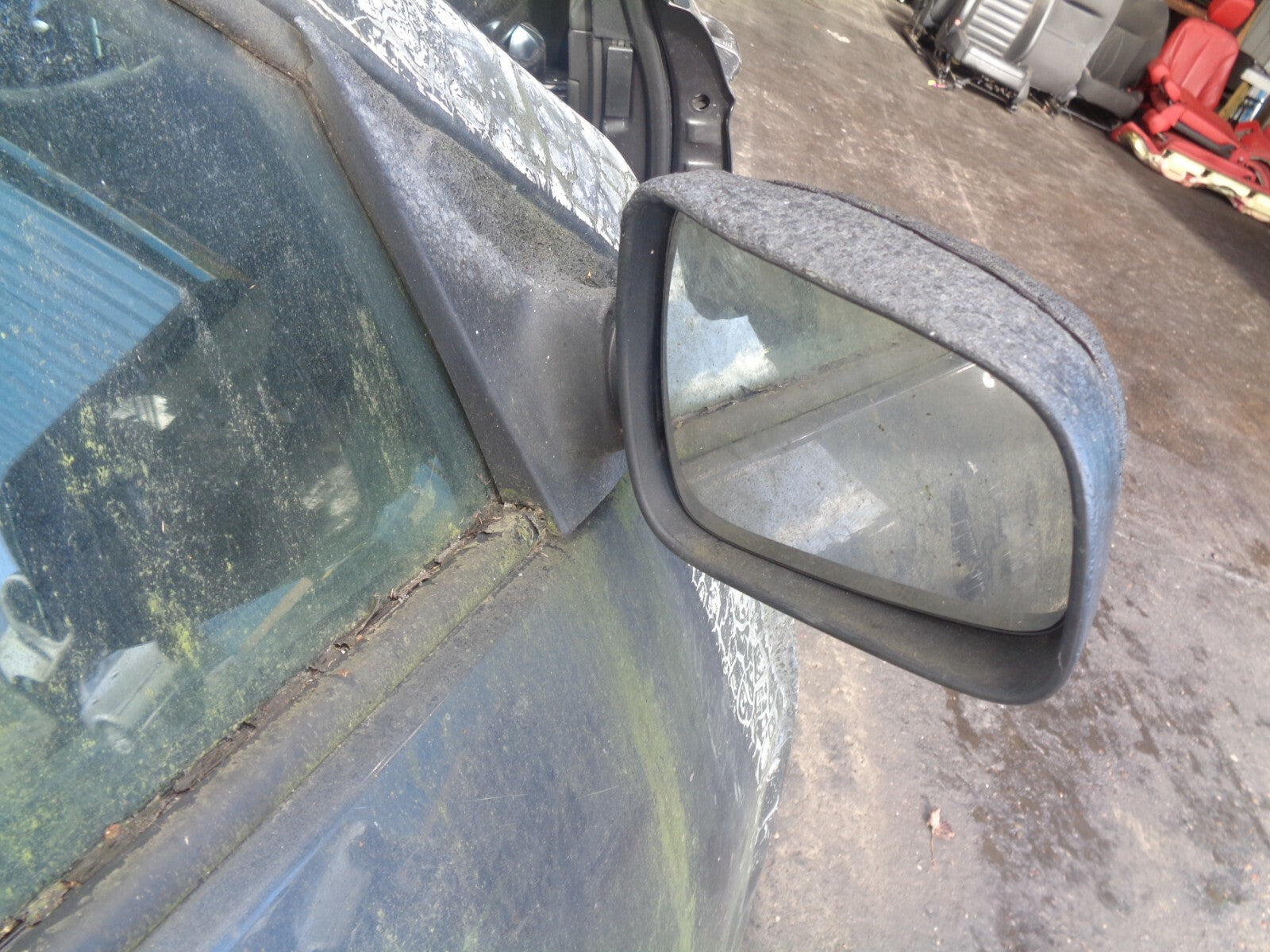 DACIA LOGAN 2016 OSF DRIVER SIDE FRONT COMPLETE DOOR DAMAGED