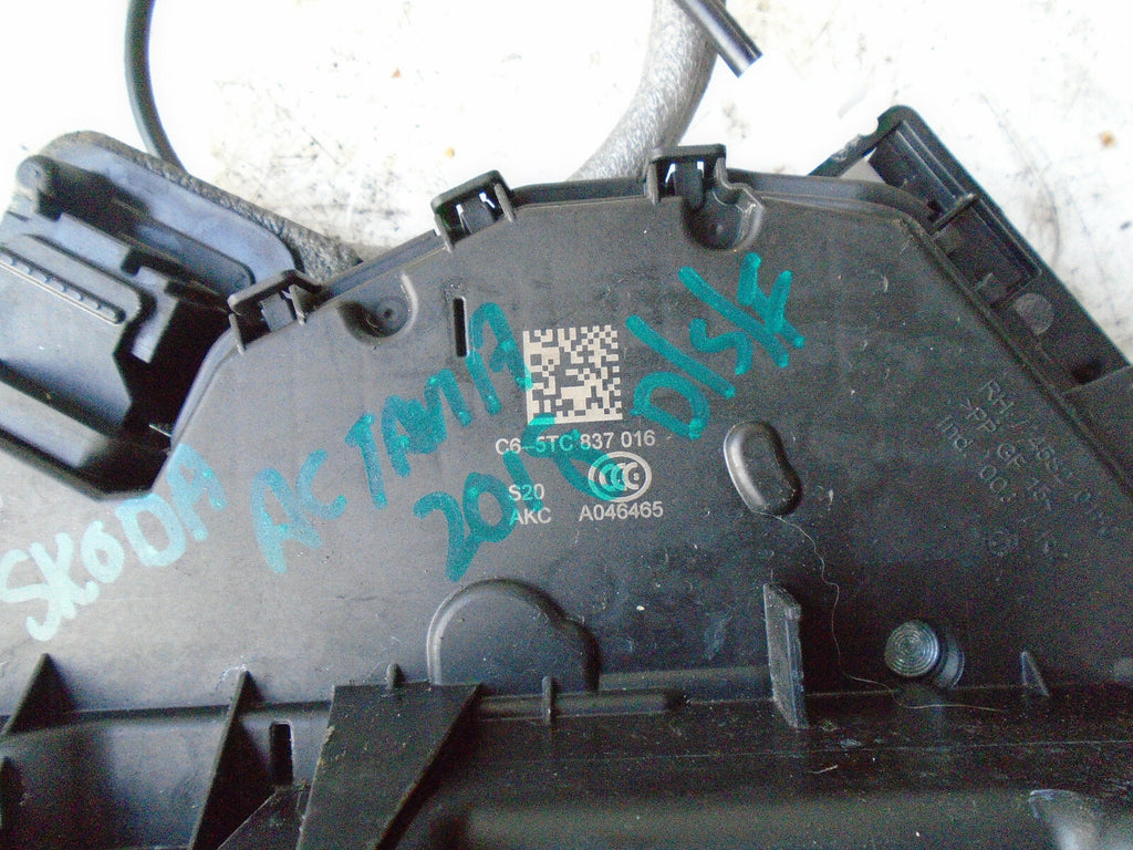 SKODA OCTAVIA MK3 2018 OSF DRIVER SIDE FRONT DOOR LOCK MECHNAISM 5TC837016