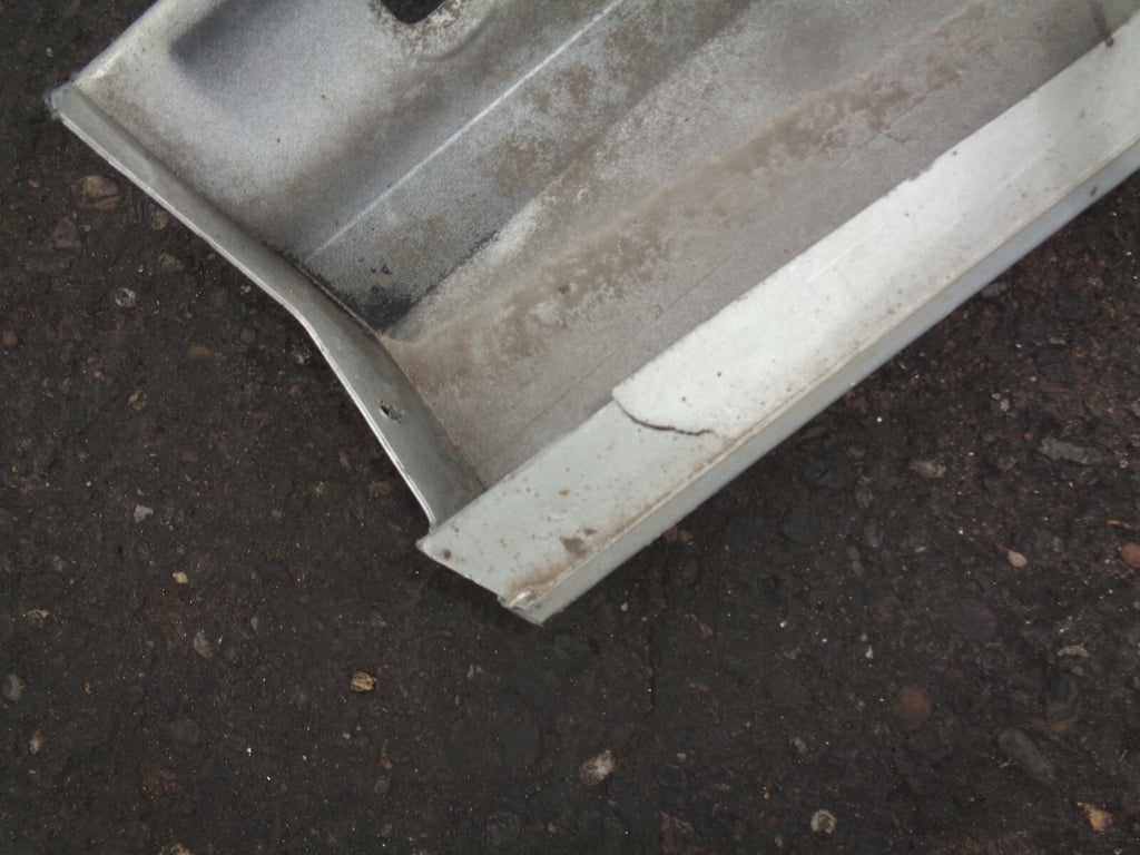 BMW 3 SERIES E90 NS PASSENGER SIDE PLASTIC TRIM SIDE SKIRT SILVER