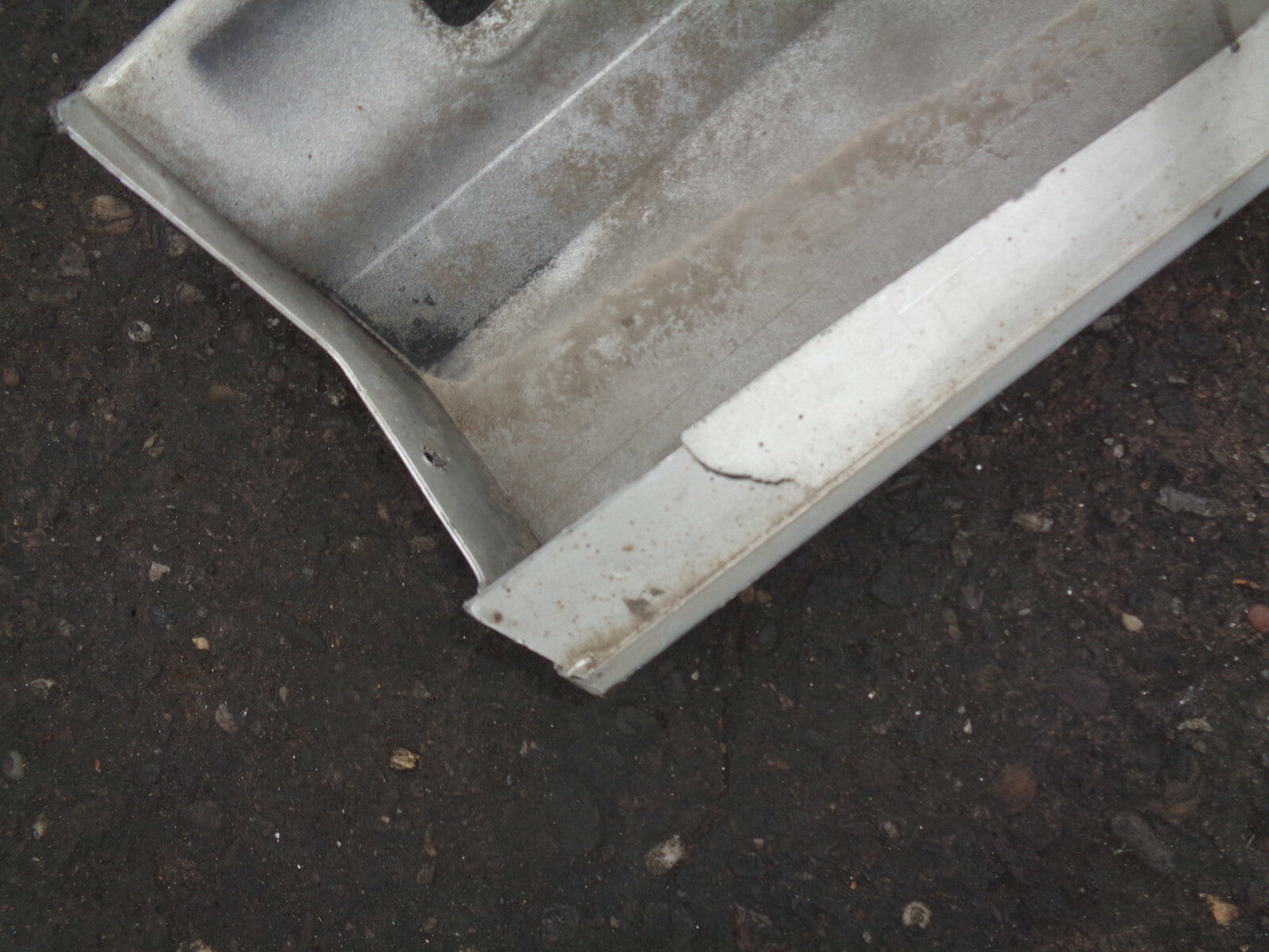 BMW 3 SERIES E90 NS PASSENGER SIDE PLASTIC TRIM SIDE SKIRT SILVER