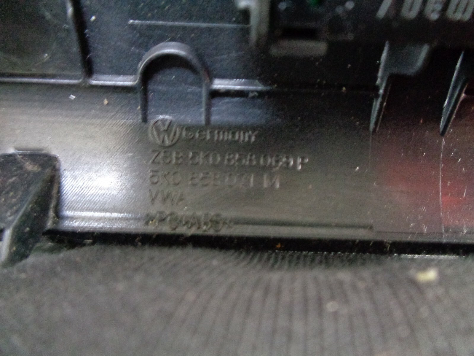 VW VOLKSWAGEN GOLF MK6 HEATER CONTROL SURROUND TRIM 5K0858071M