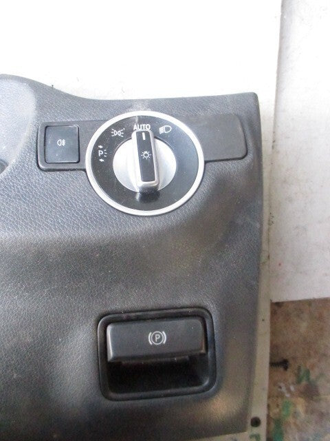 2018 MERCEDES A CLASS W176 HEADLIGHT & PARKING BRAKE SWITCH & TRIM A2469050451