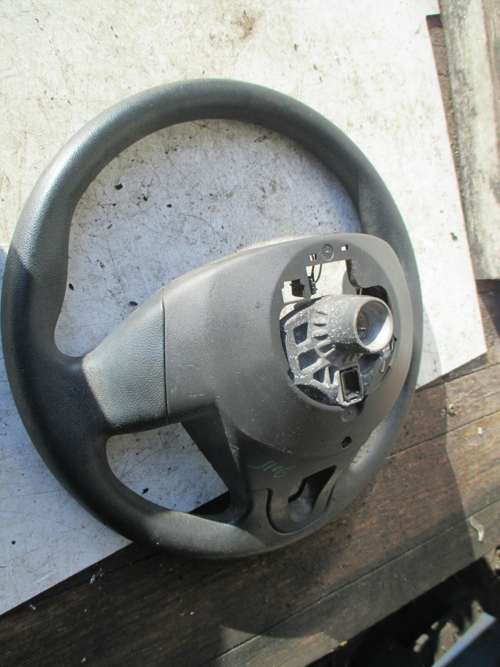 RENAULT MEGANE MK3 2015 3 SPOKE STEERING WHEEL
