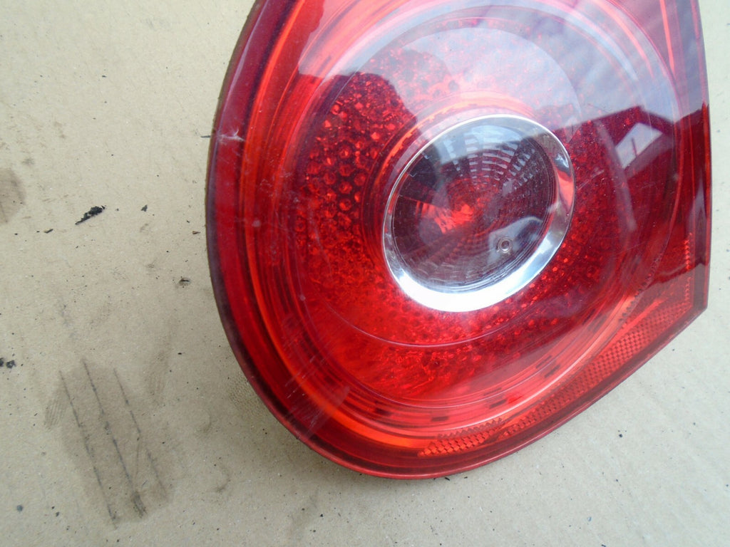 VW VOLKSWAGEN GOLF MK5 2005 OSR DRIVER SIDE REAR INNER BRAKE LIGHT 285002