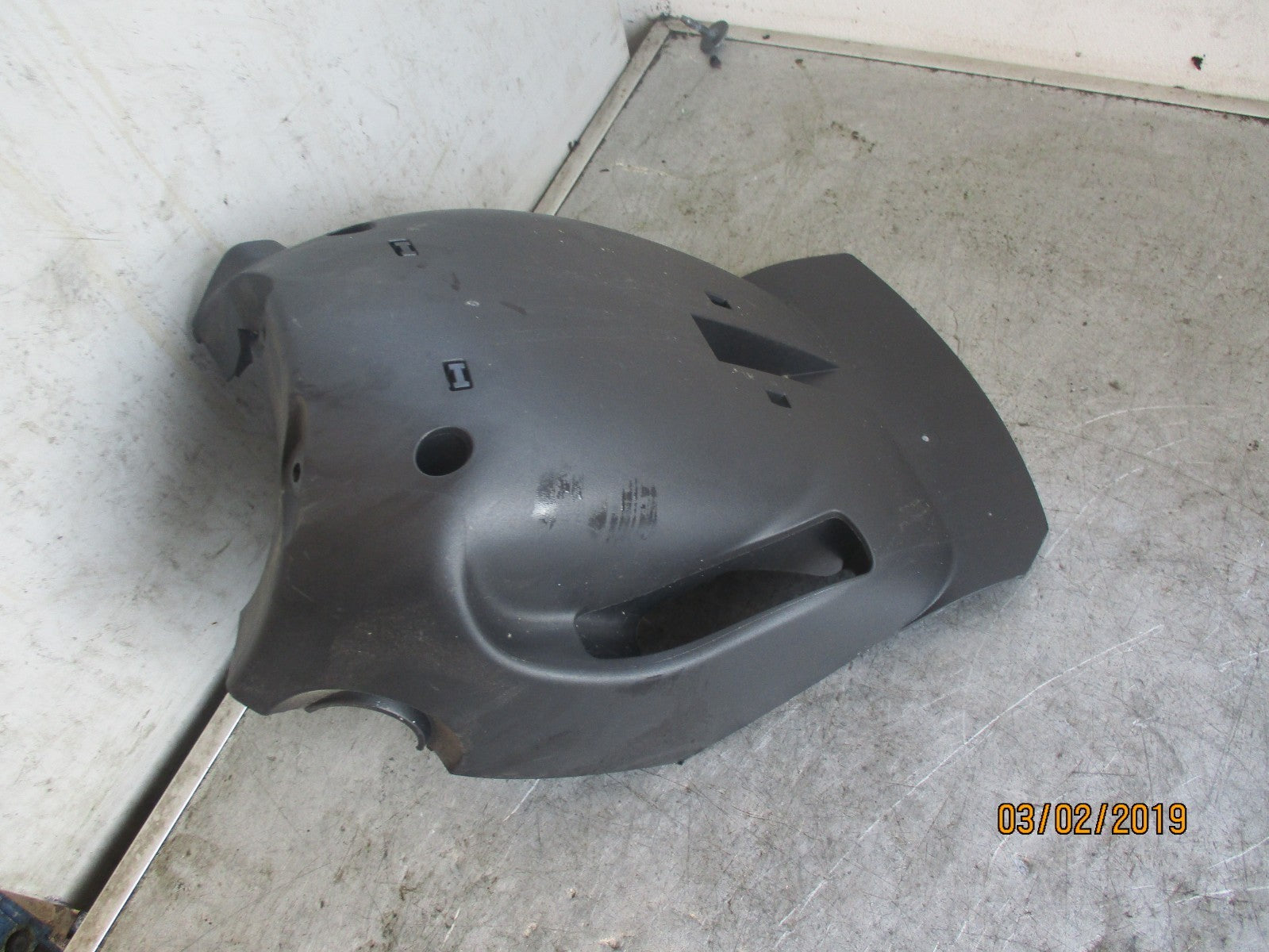 RENAULT KADJAR 2016 LOWER STEERING WHEEL SURROUND TRIM 484727859R
