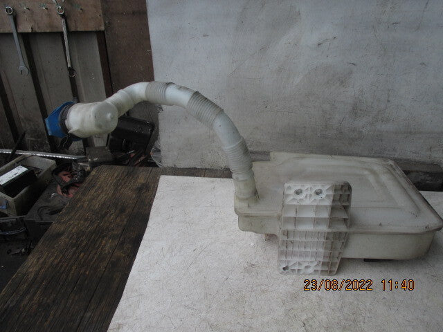 VW VOLKSWAGEN GOLF MK5 2005 WINDSCREEN WASHER WATER BOTTLE