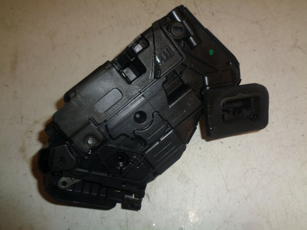 VW VOLKSWAGEN PASSAT B8 2017 PASSENGER SIDE REAR DOOR LOCK MECHANISM 5TA839015D