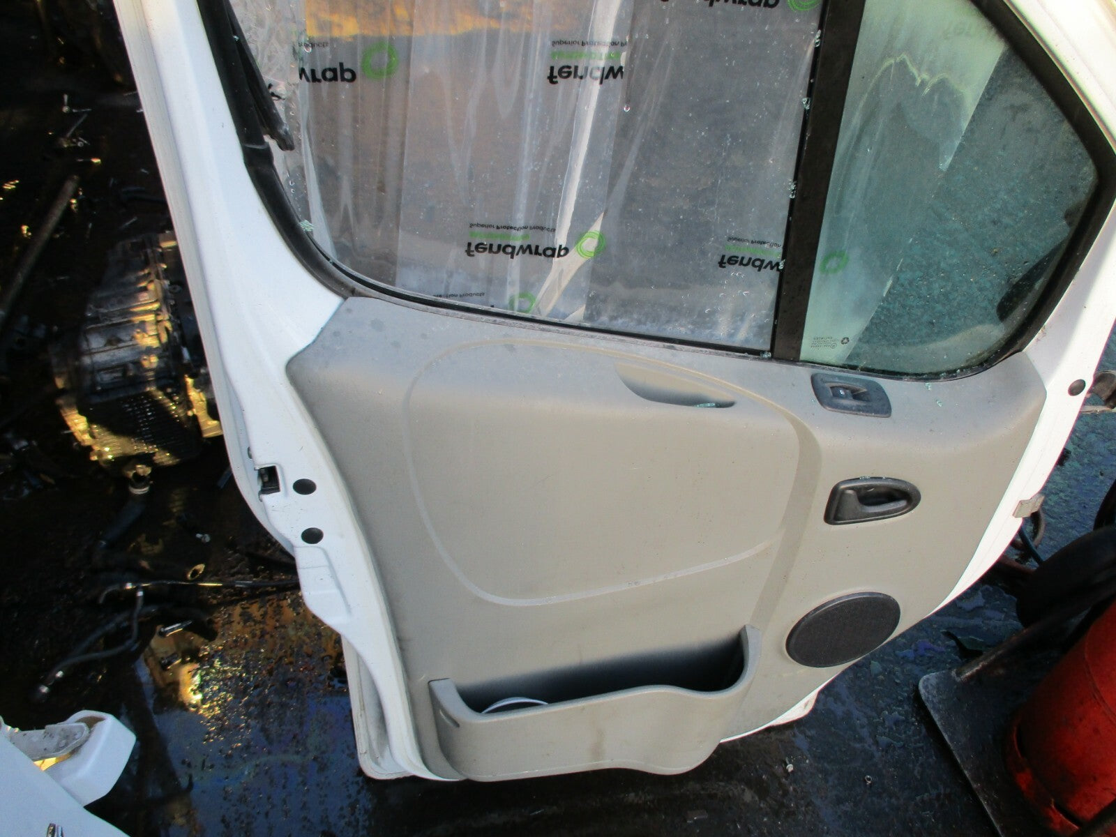 RENAULT TRAFIC X83 MK2 2014 NSF PASSENGER SIDE FRONT DOOR WHITE DAMAGED