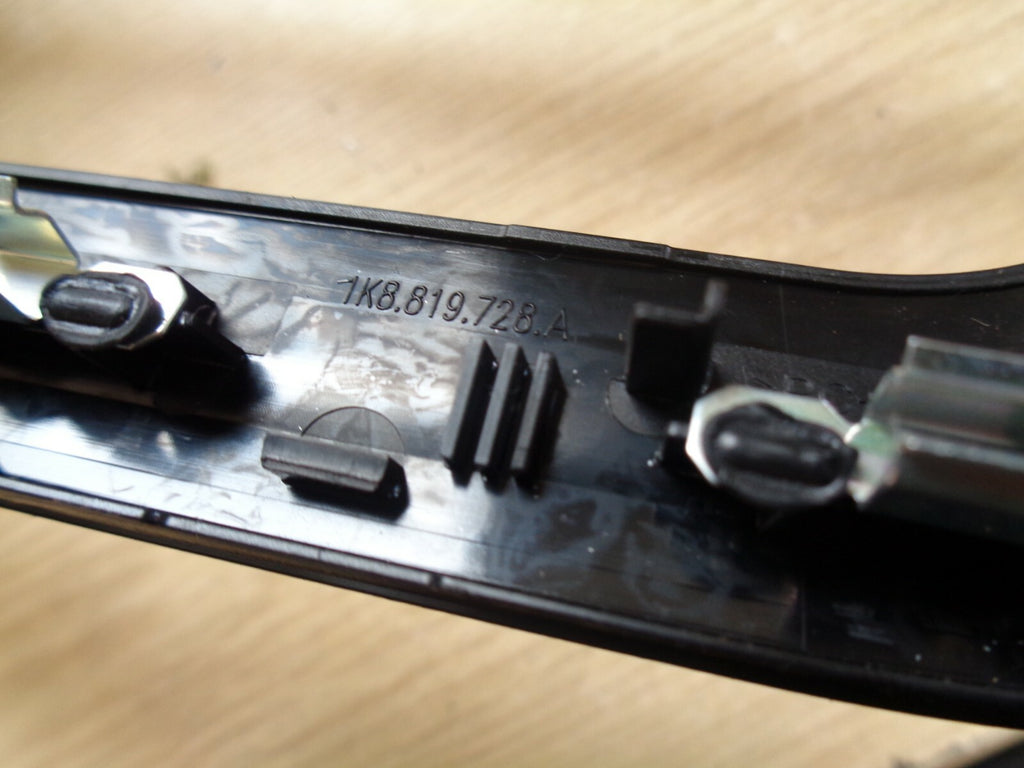 VW VOLKSWAGEN SCIROCCO MK3  R-LINE CENTRE DASHBOARD AIR VENT AND TRIM 1K8819728