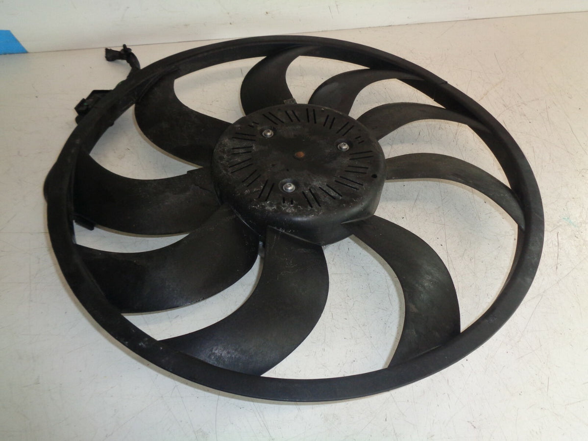 BMW 3 SERIES 2017 F30 2.0 DIESEL M SPORT DIESEL RADIATOR FAN AND MOTOR 8641946