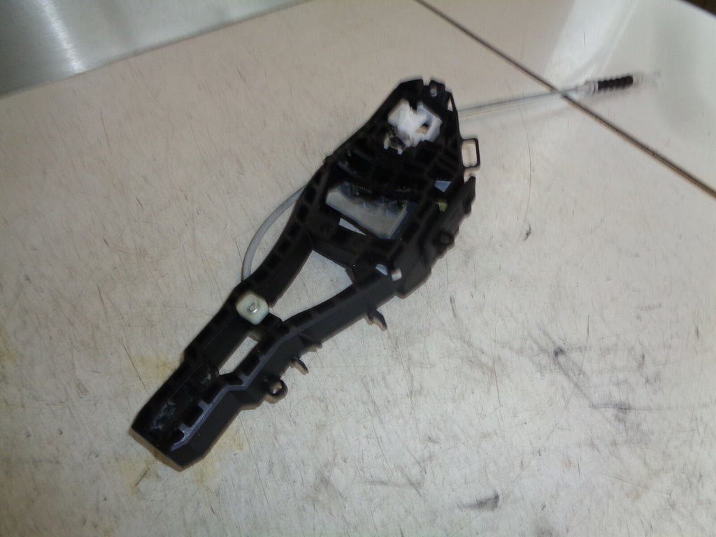 BMW 1 SERIES F20 2019 LCI NSF PASSENGER SIDE FRONT EXTERIOR DOOR HANDLE CARRIER