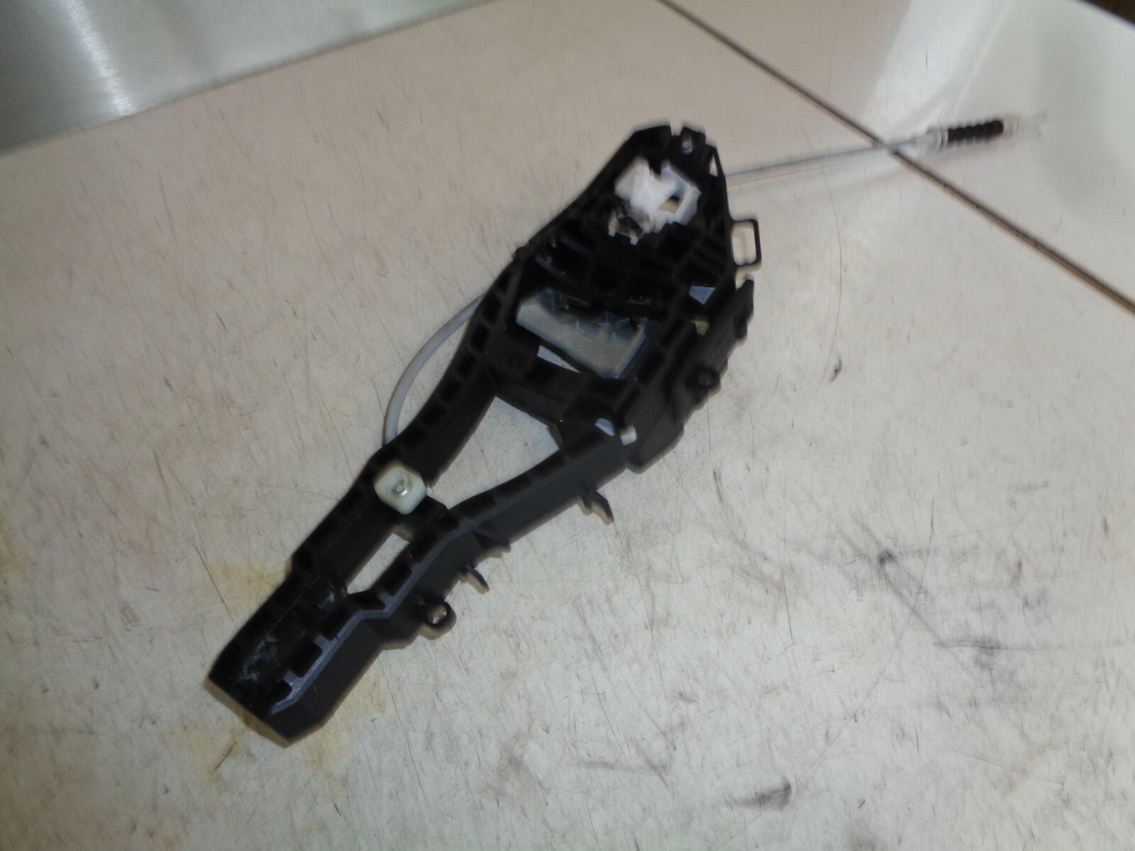 BMW 1 SERIES F20 2019 LCI NSF PASSENGER SIDE FRONT EXTERIOR DOOR HANDLE CARRIER