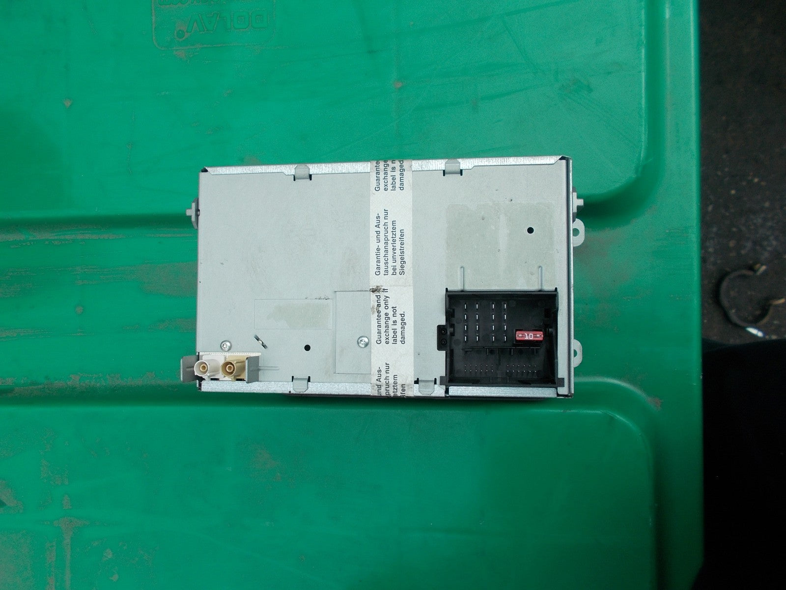 VOLKSWAGEN PASSAT RADIO/ CD PLAYER 1K0035186