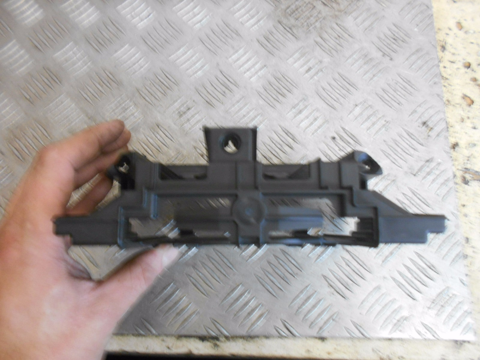 BMW 1 SERIES F20 2016 ECU MODULE PLASTIC HOLDER 8507703
