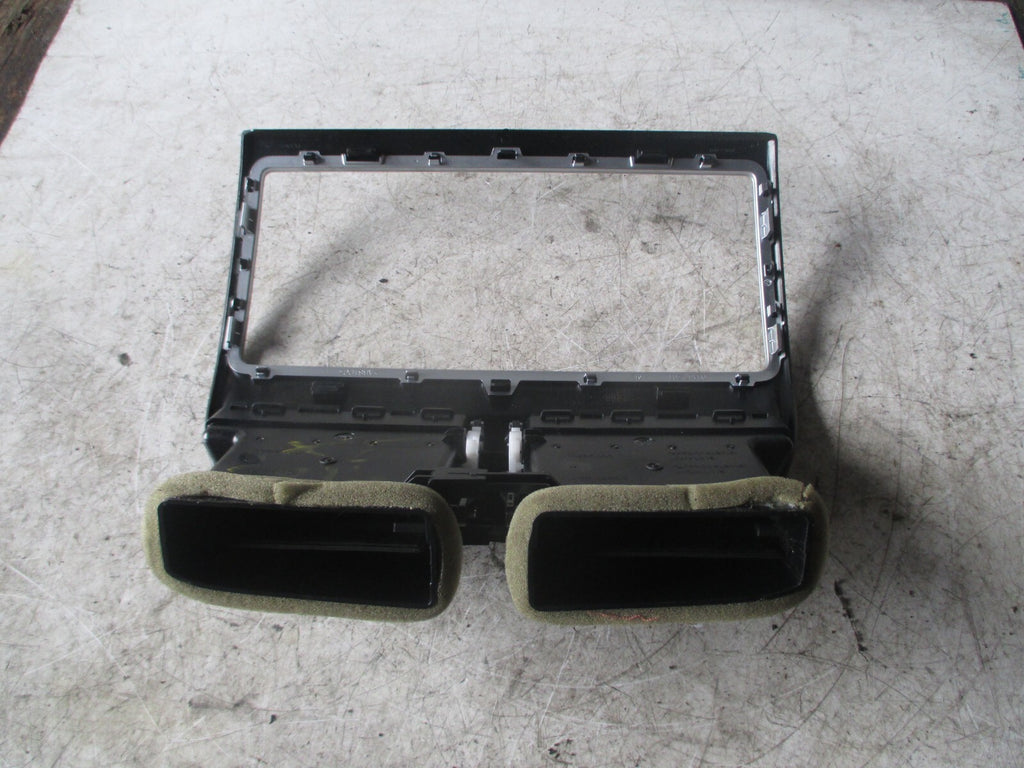 JAGUAR XE 2016 CENTRE AIR VENT WITH TRIM GX73014L21A