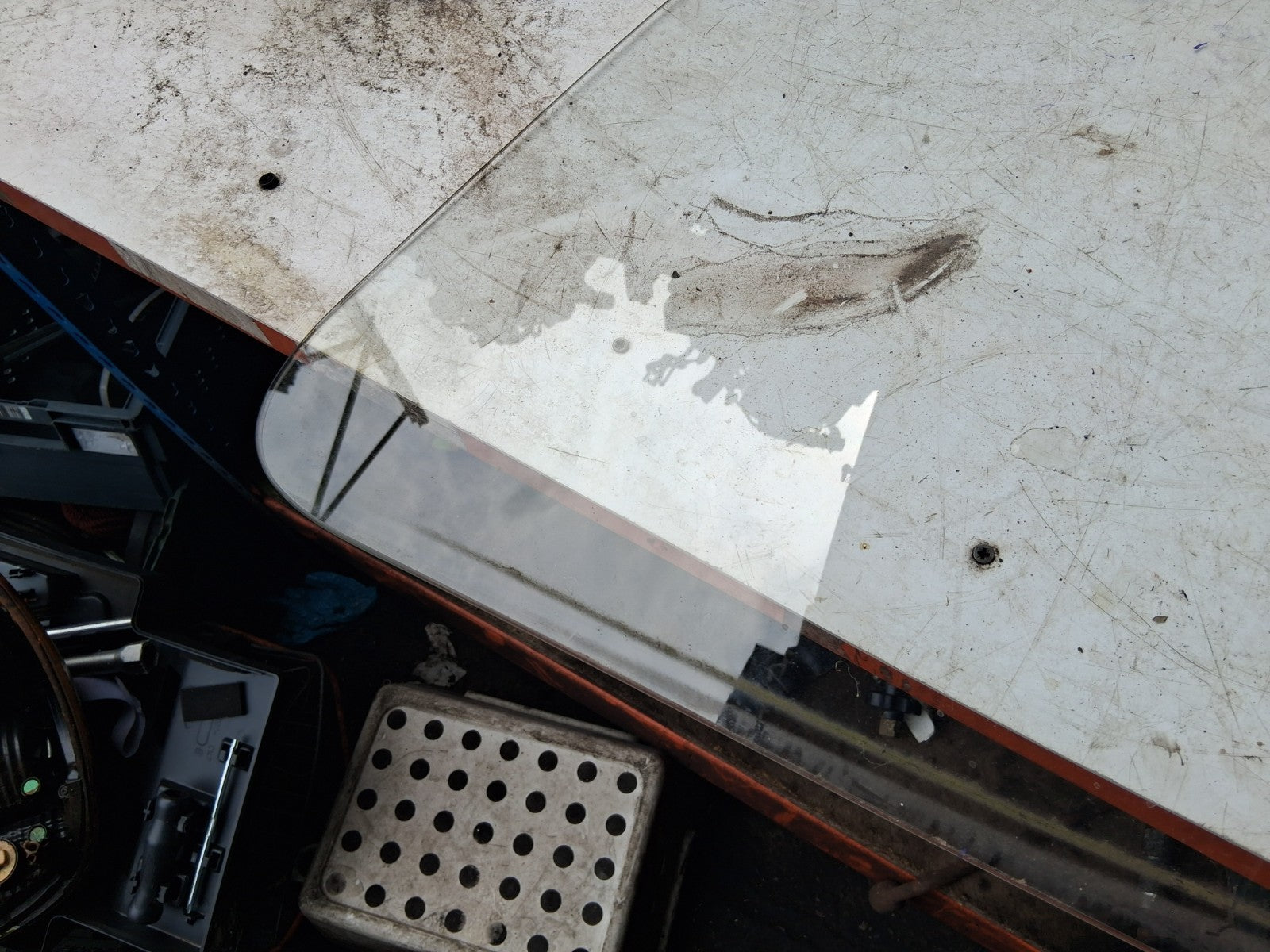 2010 MERCEDES BENZ SPRINTER W906 OSF DRIVER SIDE FRONT RIGHT WINDOW GLASS