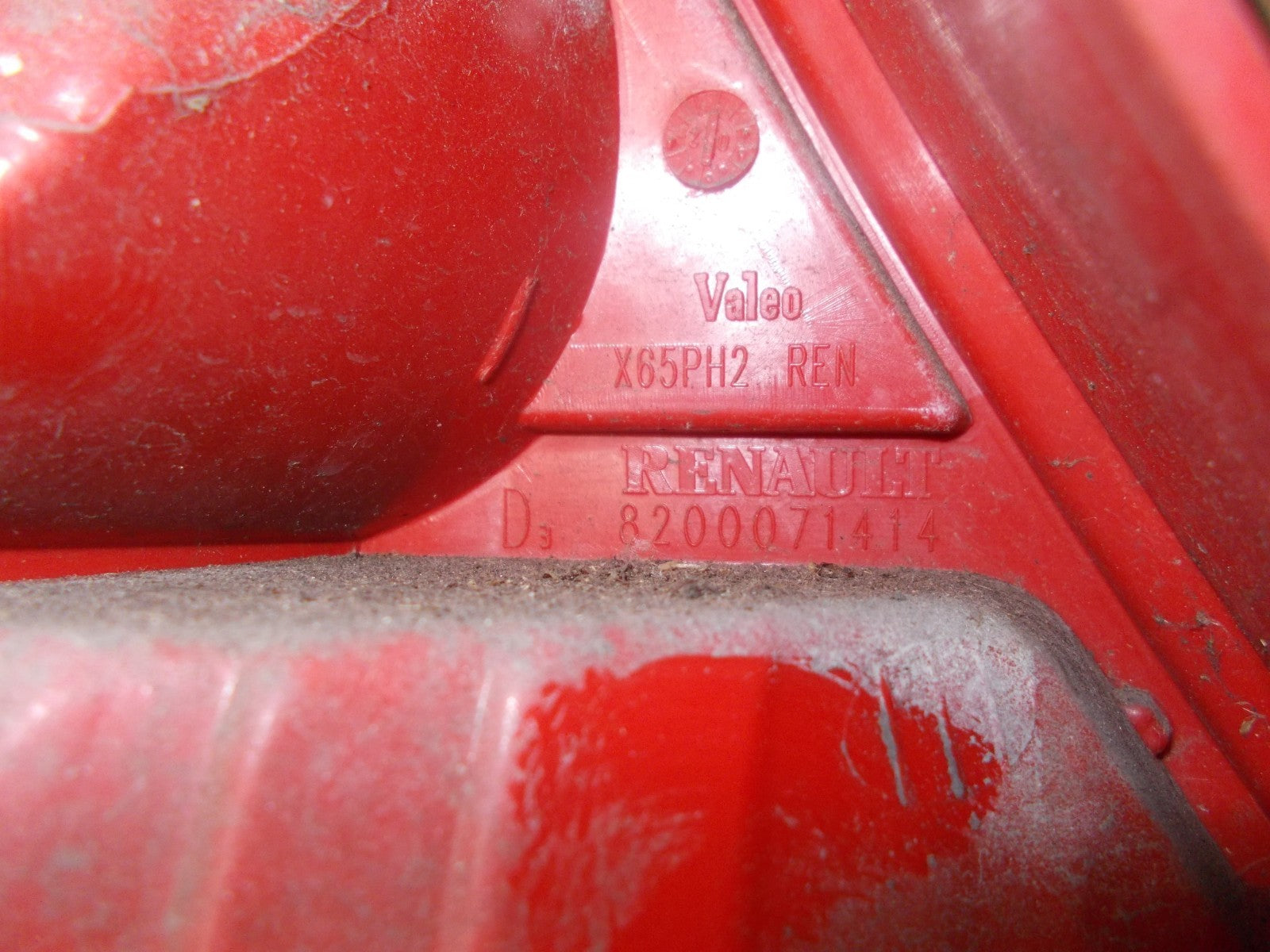 RENAULT CLIO MK2 OSR DRIVER SIDE REAR LIGHT TAIL LIGHT 8200071414