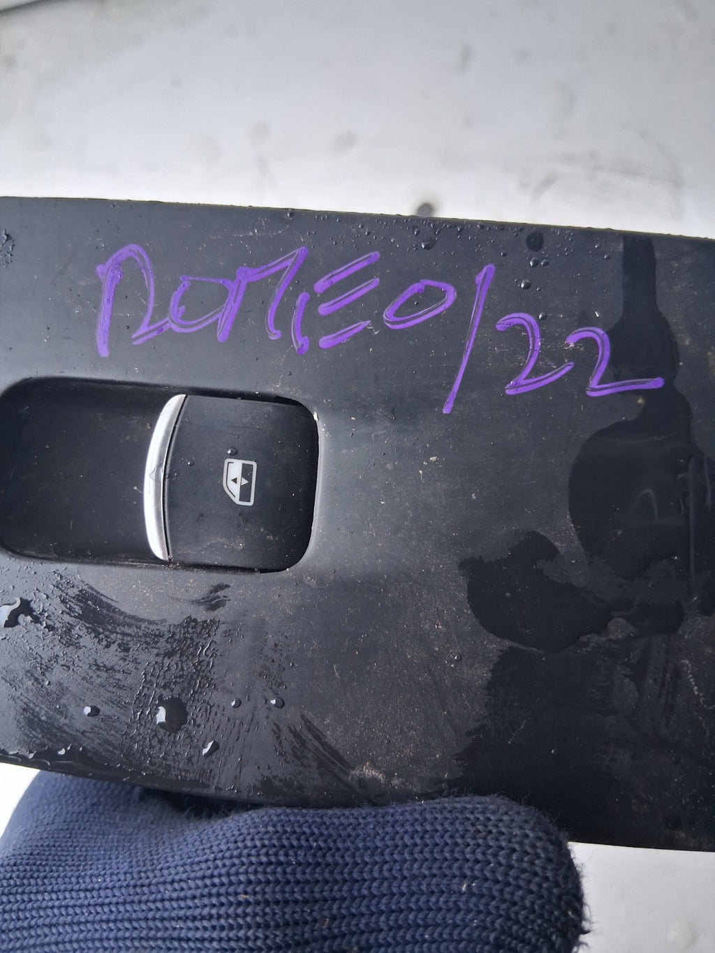 2022 ALFA ROMEO NSF PASSENGER SIDE FRONT DOOR CARD HANDLE TRIM 01561288600