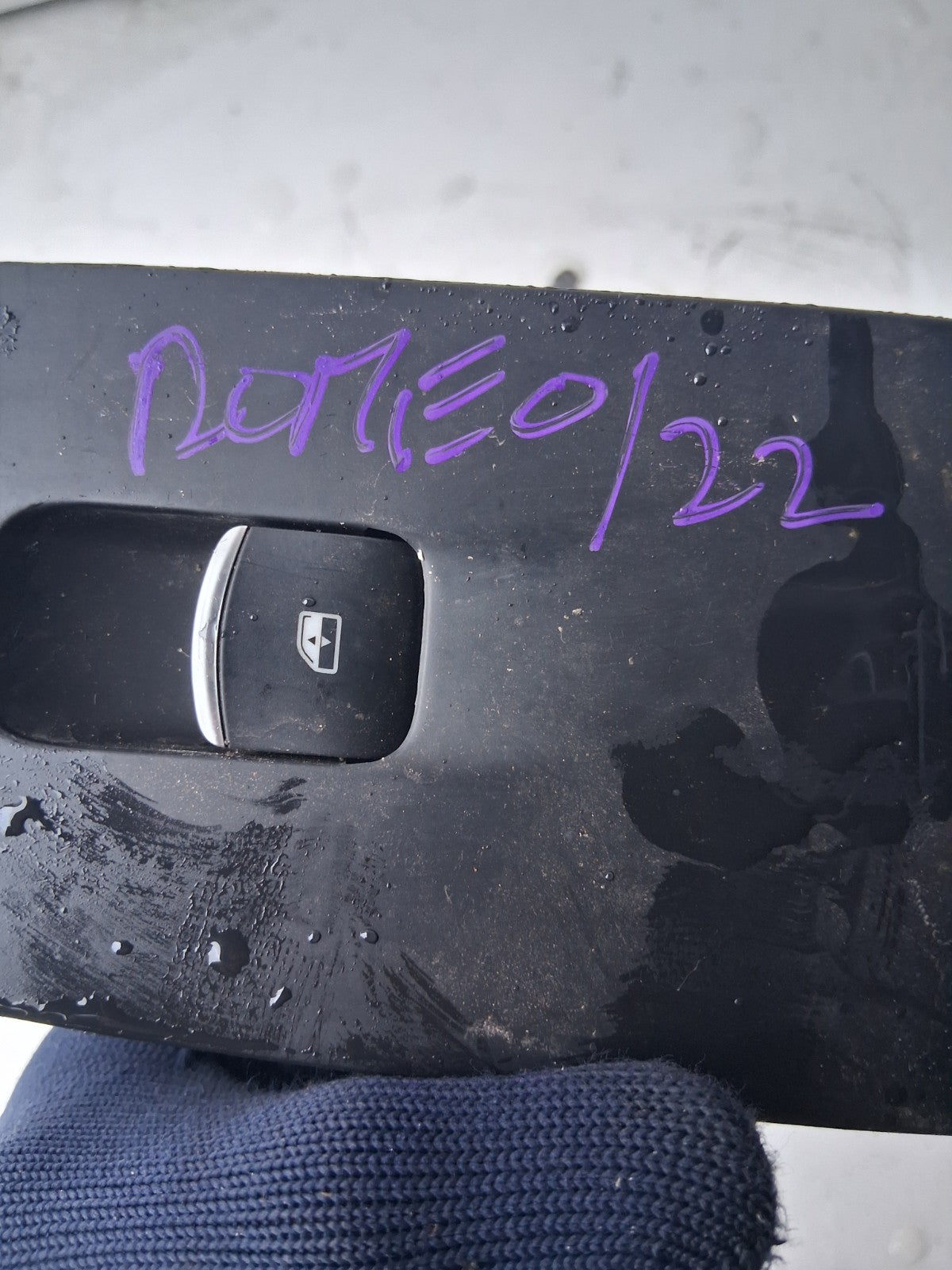 2022 ALFA ROMEO NSF PASSENGER SIDE FRONT DOOR CARD HANDLE TRIM 01561288600
