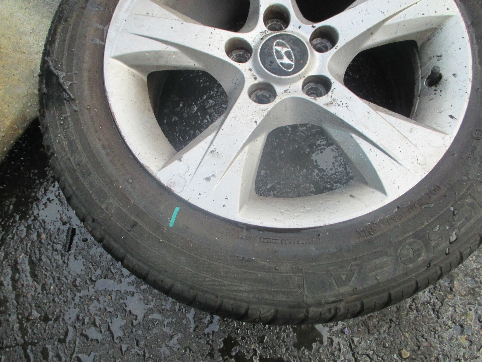 HYUNDAI i40 2012 16 INCH ALLOY WHEEL RIM WITH TYRE  205/60R16 REF 1