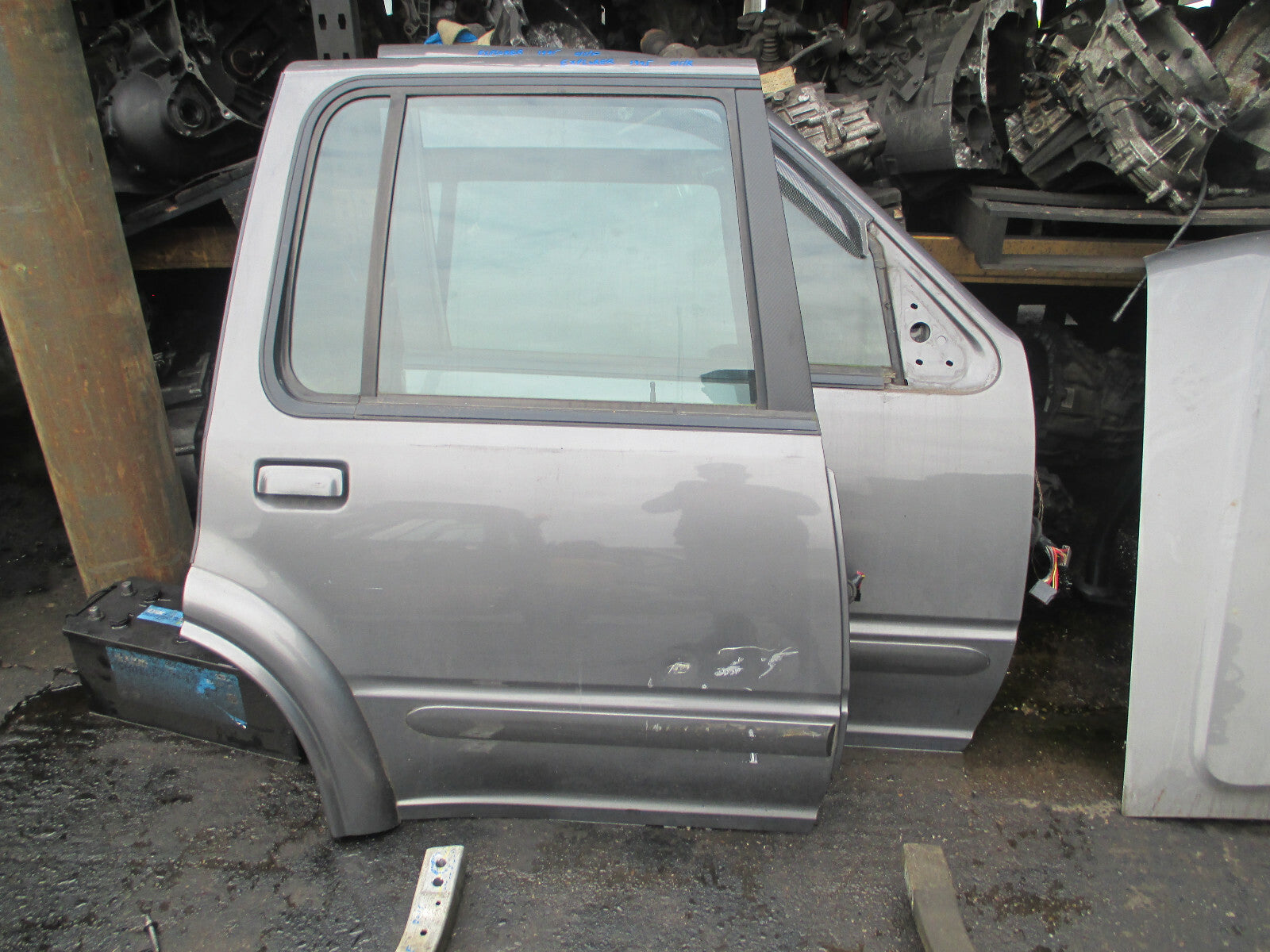 FORD EXPLORER 2000 OSR DRIVER SIDE REAR COMPLETE DOOR PLATINUM METALLIC