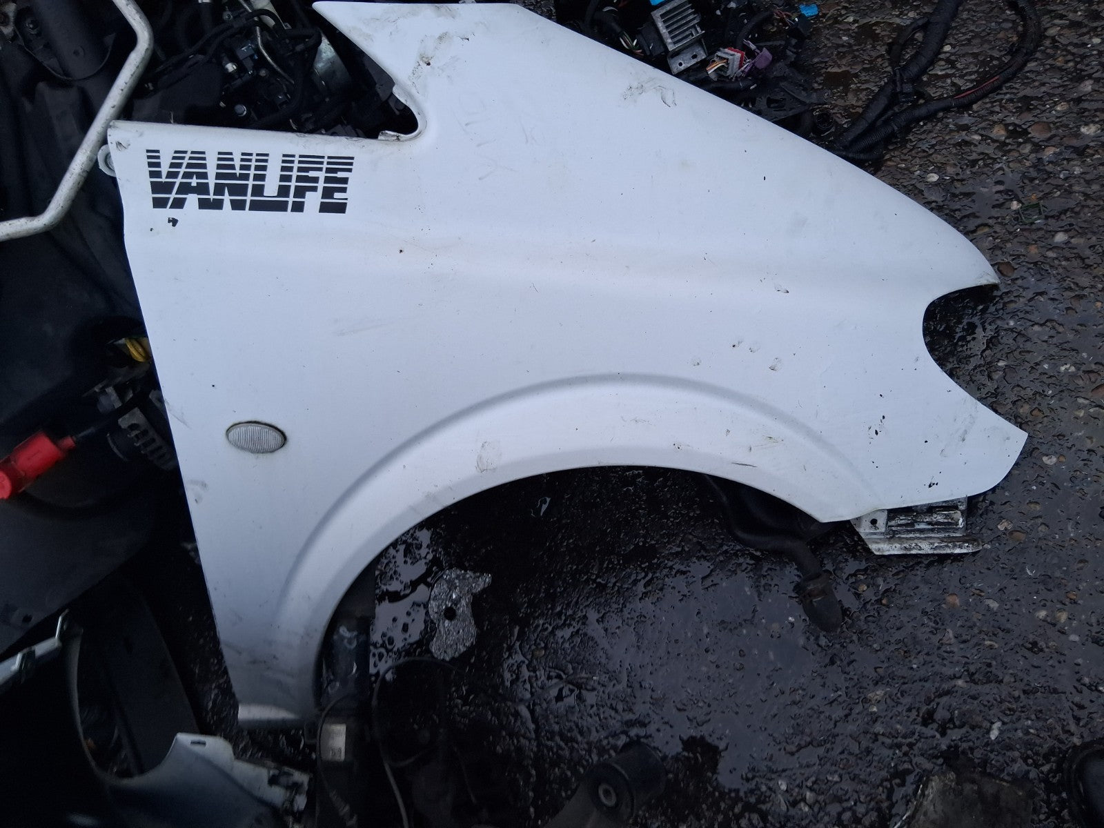 MERCEDES BENZ VITO W639 2007 OSF DRIVER SIDE FRONT WING PANEL WHITE