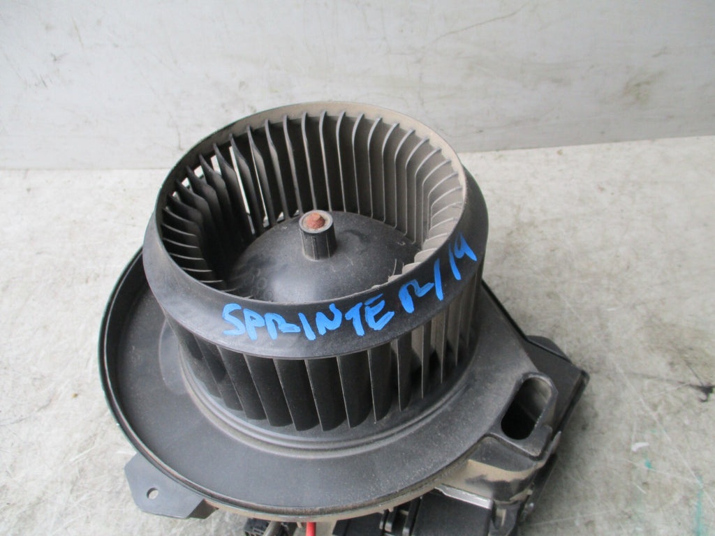 MERCEDES BENZ SPRINTER W907 2019 HEATER BLOWER MOTOR FAN A0008308002