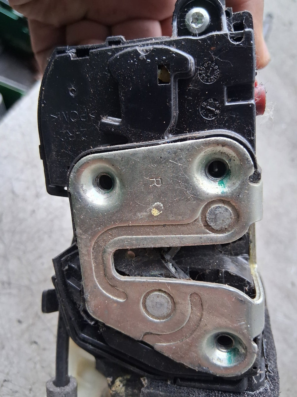 KIA SPORTAGE MK3 2012 NSF PASSENGER SIDE FRONT LEFT DOOR LOCK MECHANISM