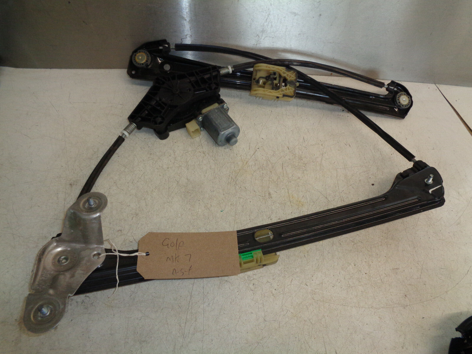 VOLKSWAGEN GOLF MK7 NSF PASSENGER FRONT DOOR WINDOW MOTOR REGULATOR 5G4837461F