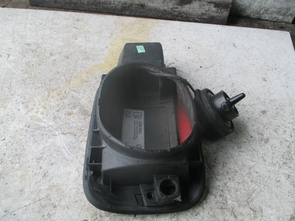 AUDI A4 B8 AVANT ESTATE 2014 DIESEL FUEL FILLER CAP FLAP COVER RED LY3M