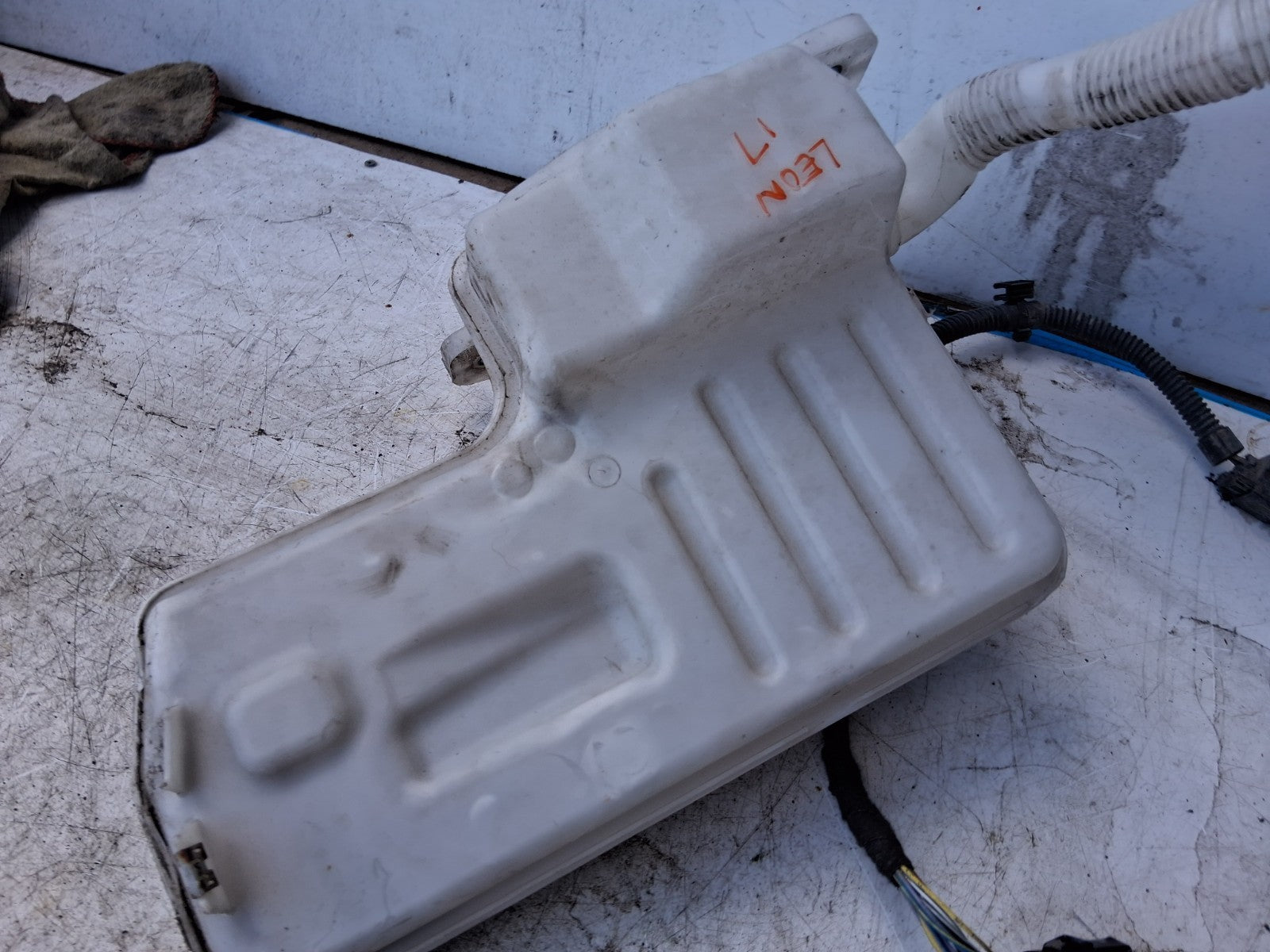 2013 SEAT LEON MK3 WINDSCREEN WASHER WATER BOTTLE RESERVOIR